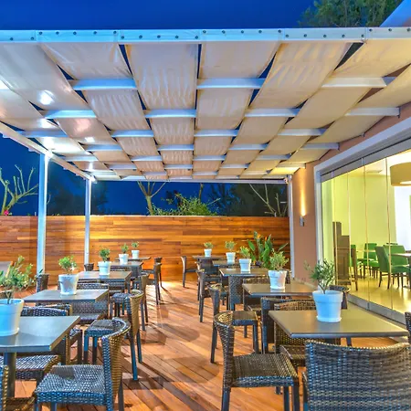 호텔 Bitzaro Palace Kalamákion