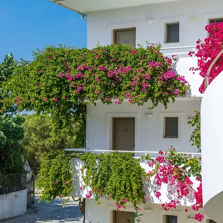 Bitzaro Palace Kalamáki